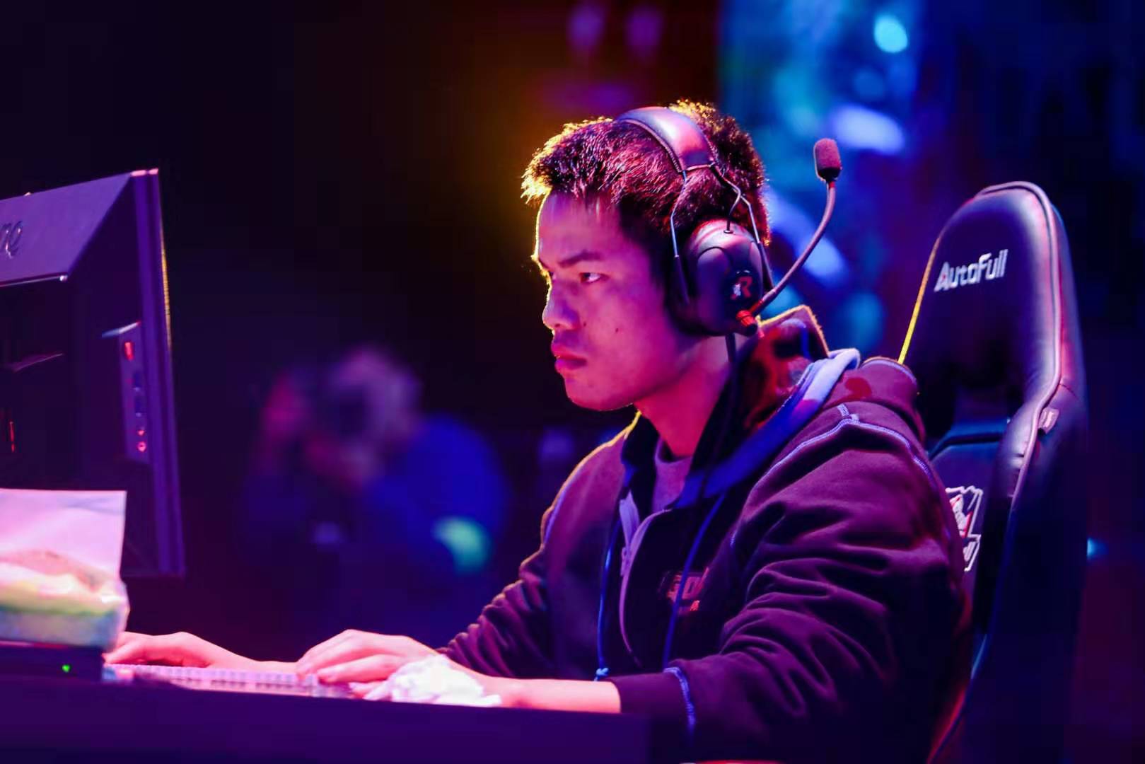 他面对巨大 他面对巨大