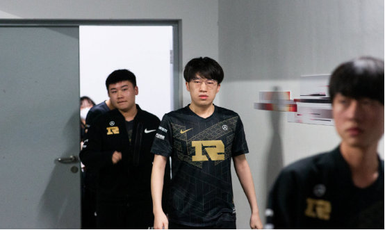 入了训练氛 入了训练氛