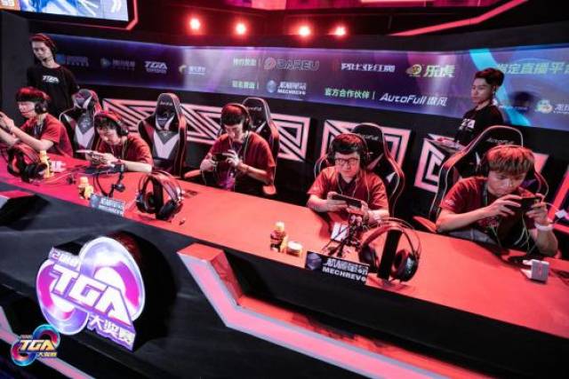 悄然浮出水 悄然浮出水